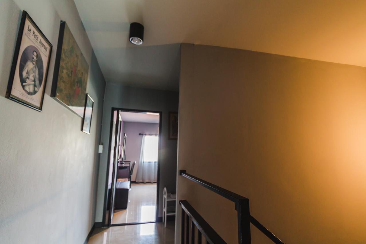 Chez Pom Hotel Chiang Mai Bagian luar foto