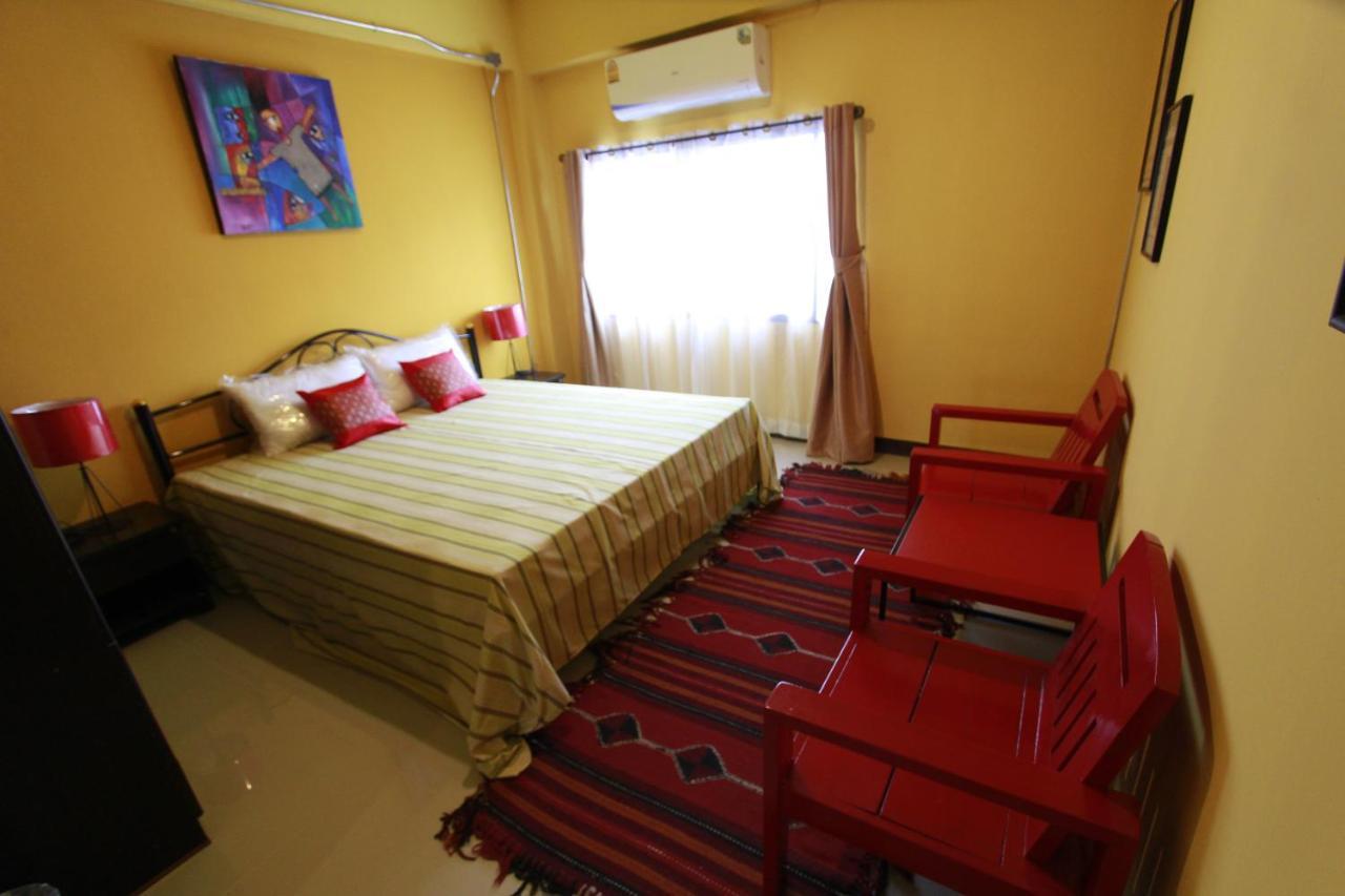 Chez Pom Hotel Chiang Mai Bagian luar foto