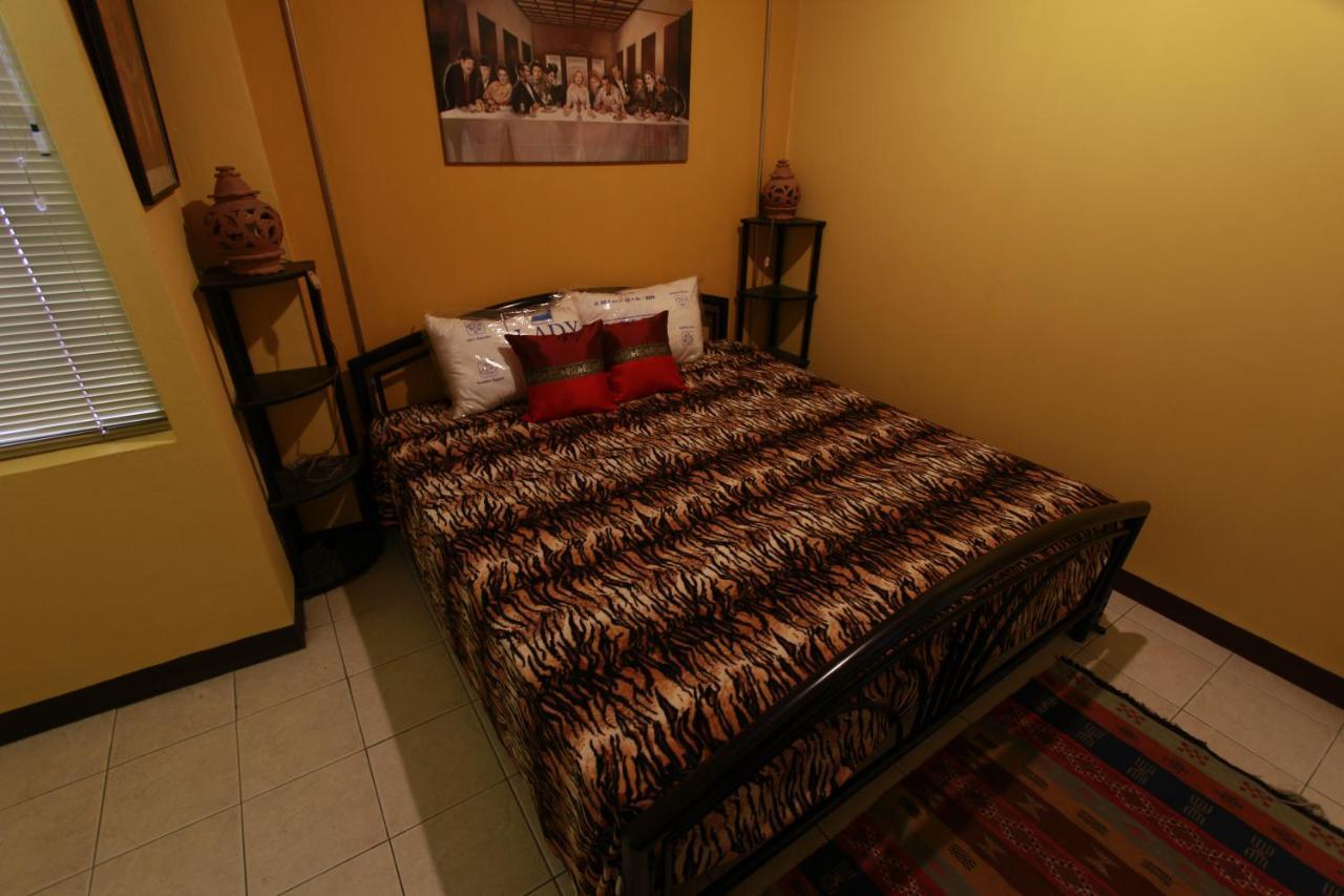 Chez Pom Hotel Chiang Mai Bagian luar foto